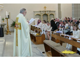 Feier der 1. Heiligen Kommunion in Sankt Crescentius (Foto: Karl-Franz Thiede)